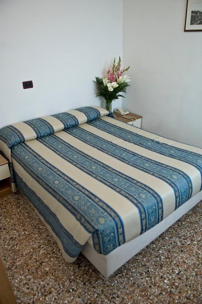 Casa Sant'Andrea Bed & Breakfast Venesia Bagian luar foto