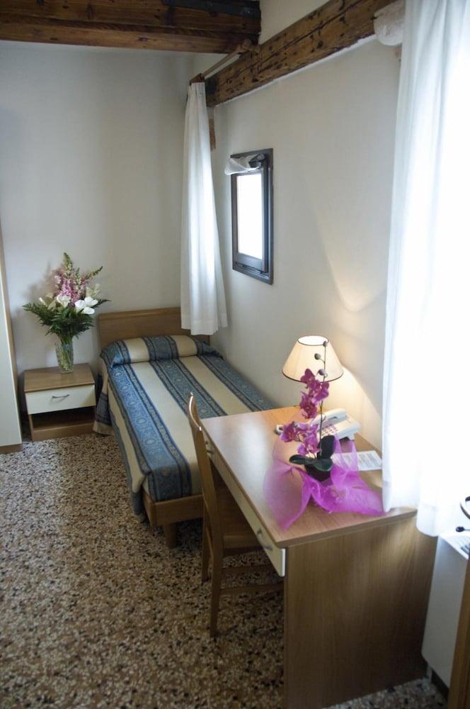 Casa Sant'Andrea Bed & Breakfast Venesia Bagian luar foto