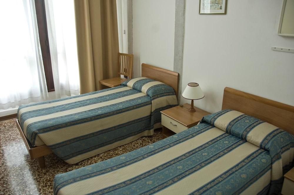 Casa Sant'Andrea Bed & Breakfast Venesia Bagian luar foto