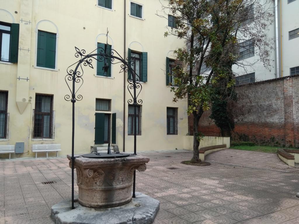 Casa Sant'Andrea Bed & Breakfast Venesia Bagian luar foto