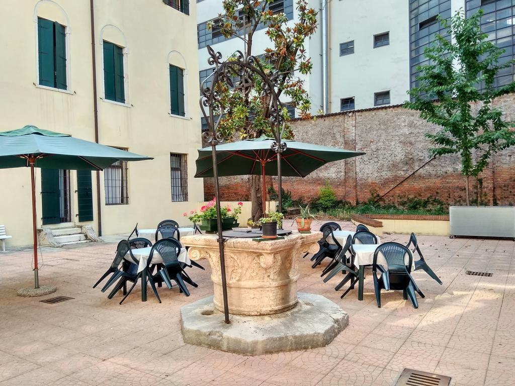 Casa Sant'Andrea Bed & Breakfast Venesia Bagian luar foto