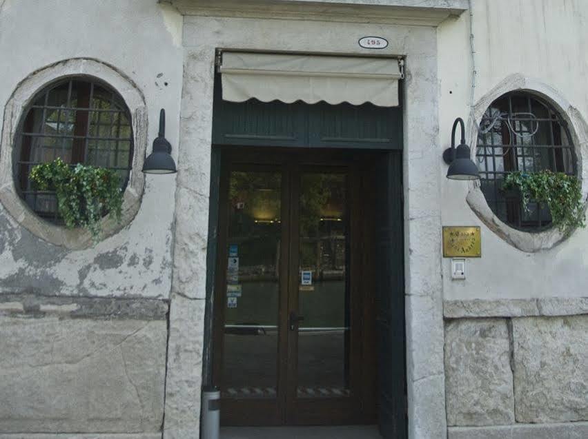 Casa Sant'Andrea Bed & Breakfast Venesia Bagian luar foto